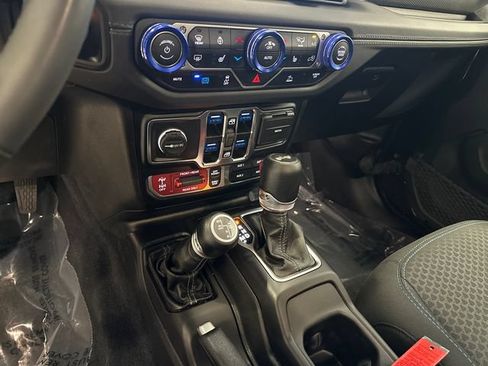 Used 2024 Jeep Wrangler Unlimited Rubicon 4xe w/ Convenience Group AWD/4WD image 21