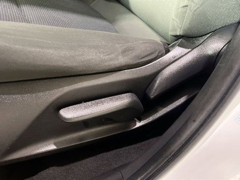 Used 2022 Toyota RAV4 LE image 22