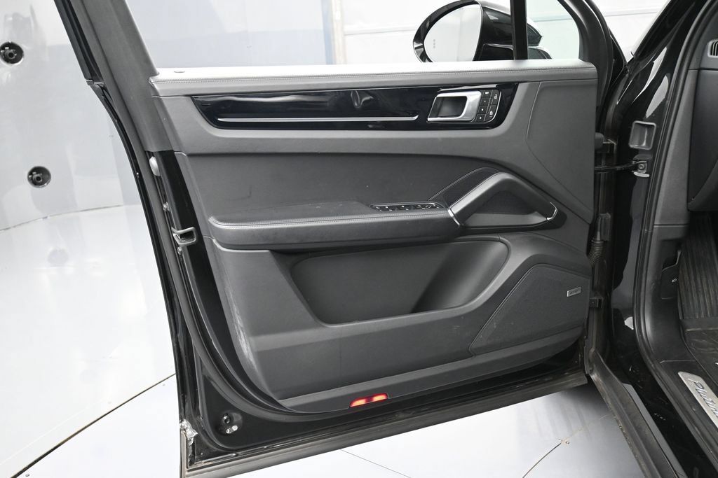 Certified 2023 Porsche Cayenne S Platinum AWD/4WD image 15