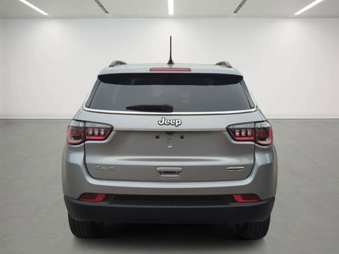 Used 2022 Jeep Compass Latitude w/ Sun and Sound Group AWD/4WD image 5