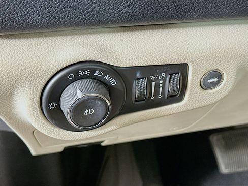 Used 2015 Chrysler 200 C w/ Navigation & Sound Group I image 17