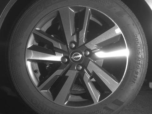 Used 2025 Nissan Versa SV FWD image 12