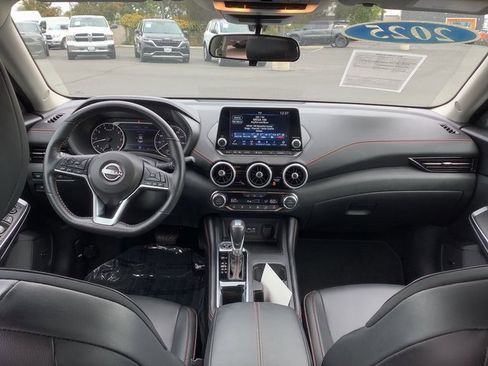 Used 2025 Nissan Sentra SR w/ SR Premium Package image 6