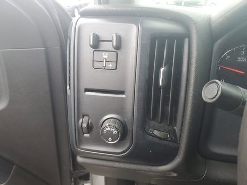 Used 2018 Chevrolet Silverado 2500 W/T w/ Snow Plow Prep Package AWD/4WD image 17