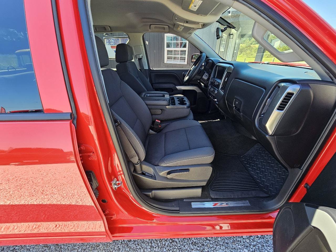 Used 2018 Chevrolet Silverado 1500 LT w/ Texas Edition AWD/4WD image 33