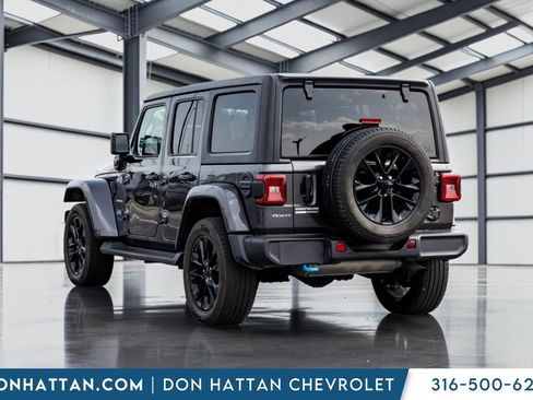 Used 2022 Jeep Wrangler Unlimited Sahara w/ Cold Weather Group AWD/4WD image 22