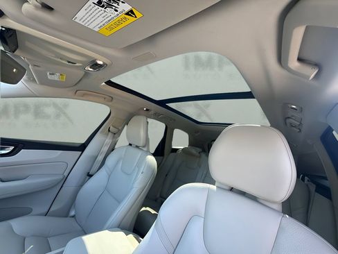 Used 2018 Volvo XC60 T6 Momentum w/ Convenience Package AWD/4WD image 10