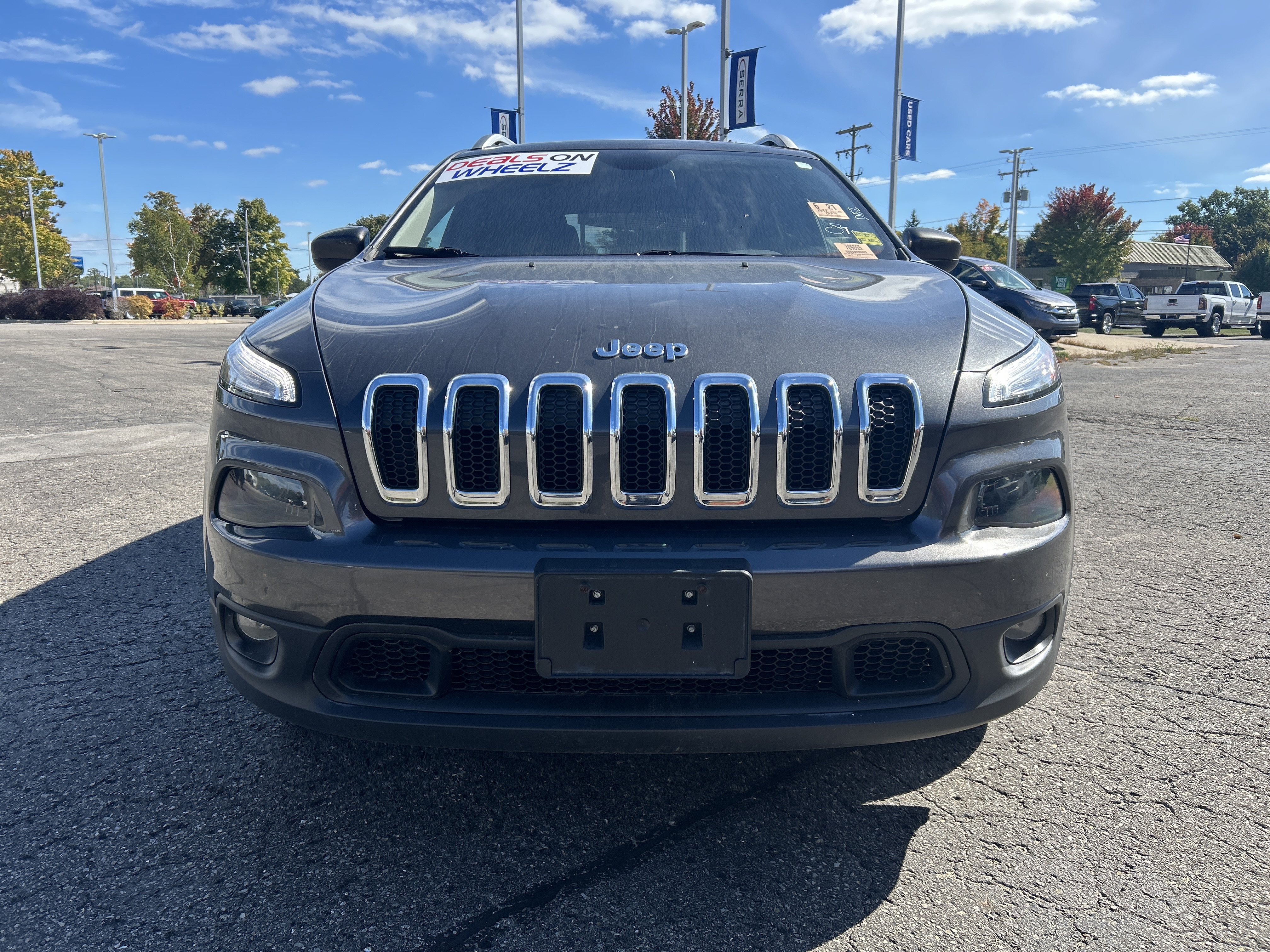 Used 2017 Jeep Cherokee Latitude w/ Cold Weather Group AWD/4WD image 9