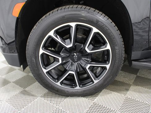 Used 2022 Chevrolet Suburban RST w/ Luxury Package image 40