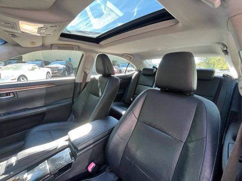 Used 2013 Lexus ES 300h w/ Luxury Pkg FWD image 14