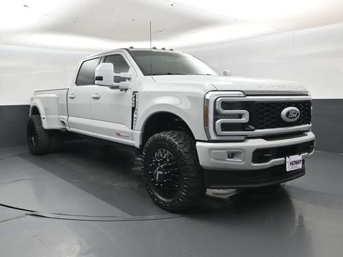 Used 2025 Ford F350 Platinum w/ FX4 Off-Road Package image 1