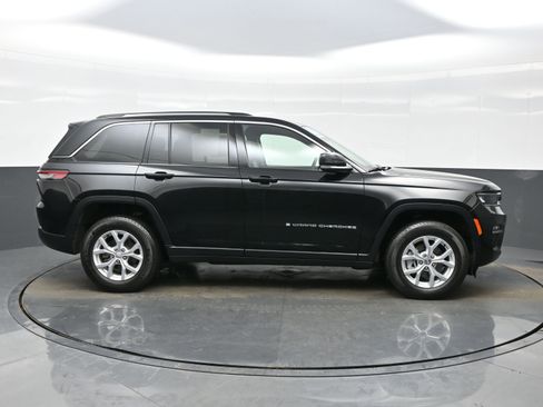 Used 2023 Jeep Grand Cherokee Limited image 7
