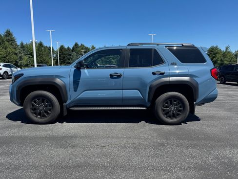 Used 2025 Toyota 4Runner SR5 AWD/4WD image 2