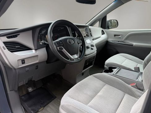 Used 2015 Toyota Sienna LE image 13