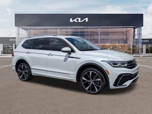 Used 2022 Volkswagen Tiguan SEL R-Line AWD/4WD image 2