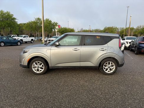 Used 2025 Kia Soul LX w/ LX Technology Package image 2