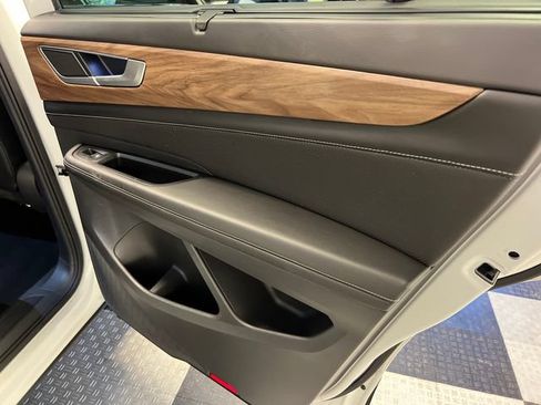 Certified 2024 Volkswagen Atlas SE FWD image 14