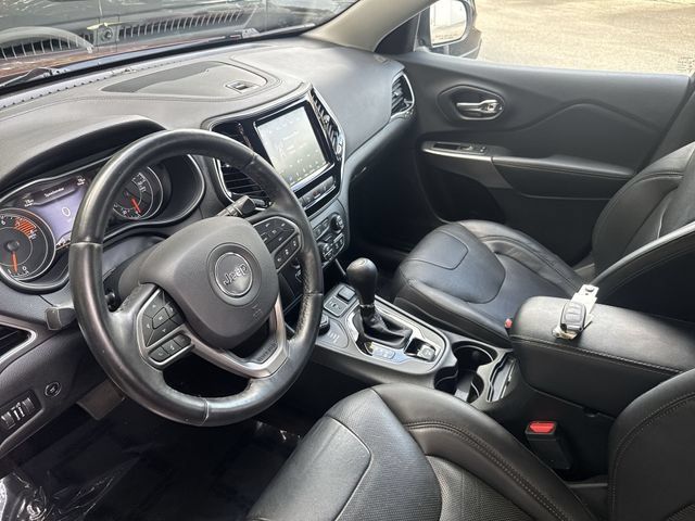 Used 2019 Jeep Cherokee Limited w/ Technology Group AWD/4WD image 16