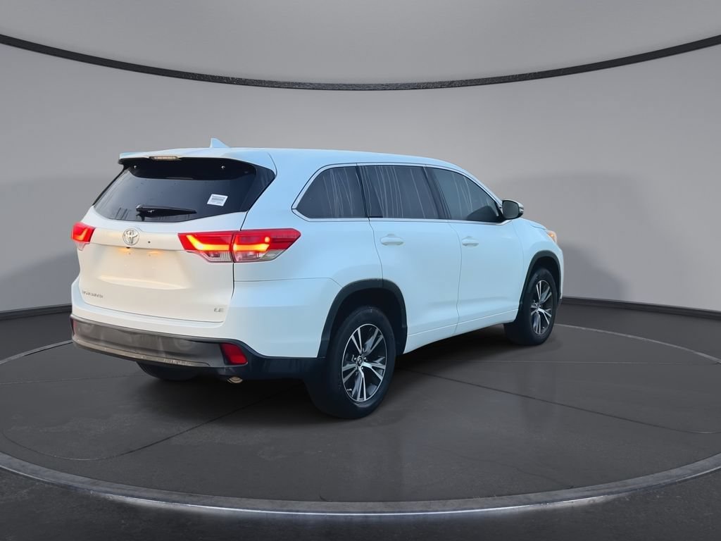 Used 2017 Toyota Highlander Plus FWD image 8