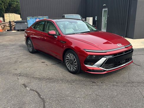 Used 2025 Hyundai Sonata Limited FWD image 5