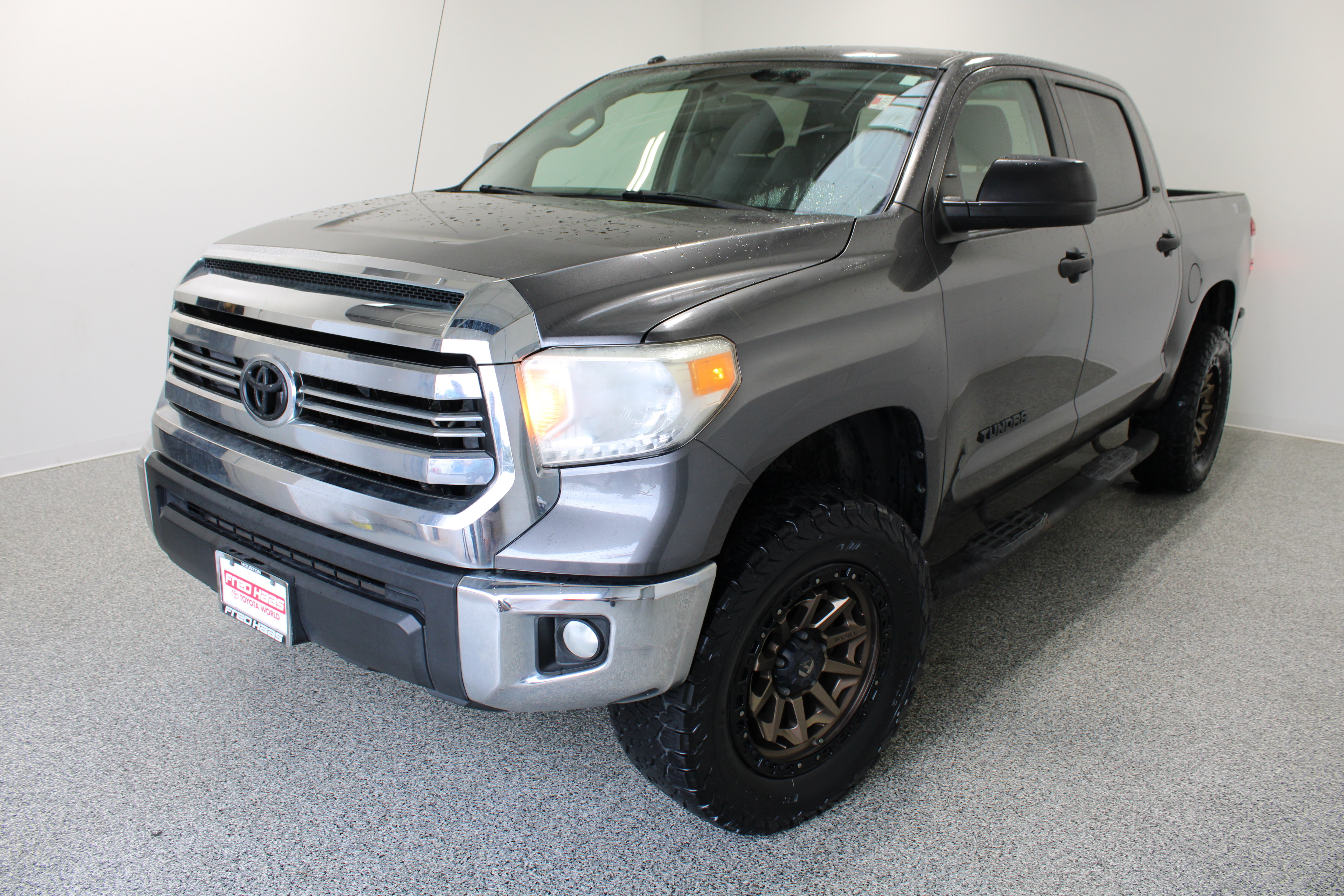 Used 2017 Toyota Tundra SR5 RWD image 2