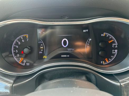 Used 2018 Jeep Grand Cherokee Laredo AWD/4WD image 18