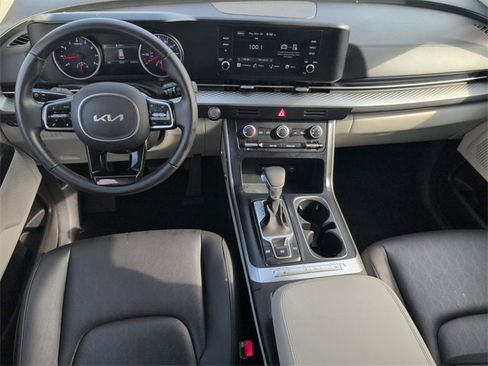 Used 2023 Kia Carnival LX image 24