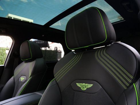 Used 2025 Bentley Bentayga image 20