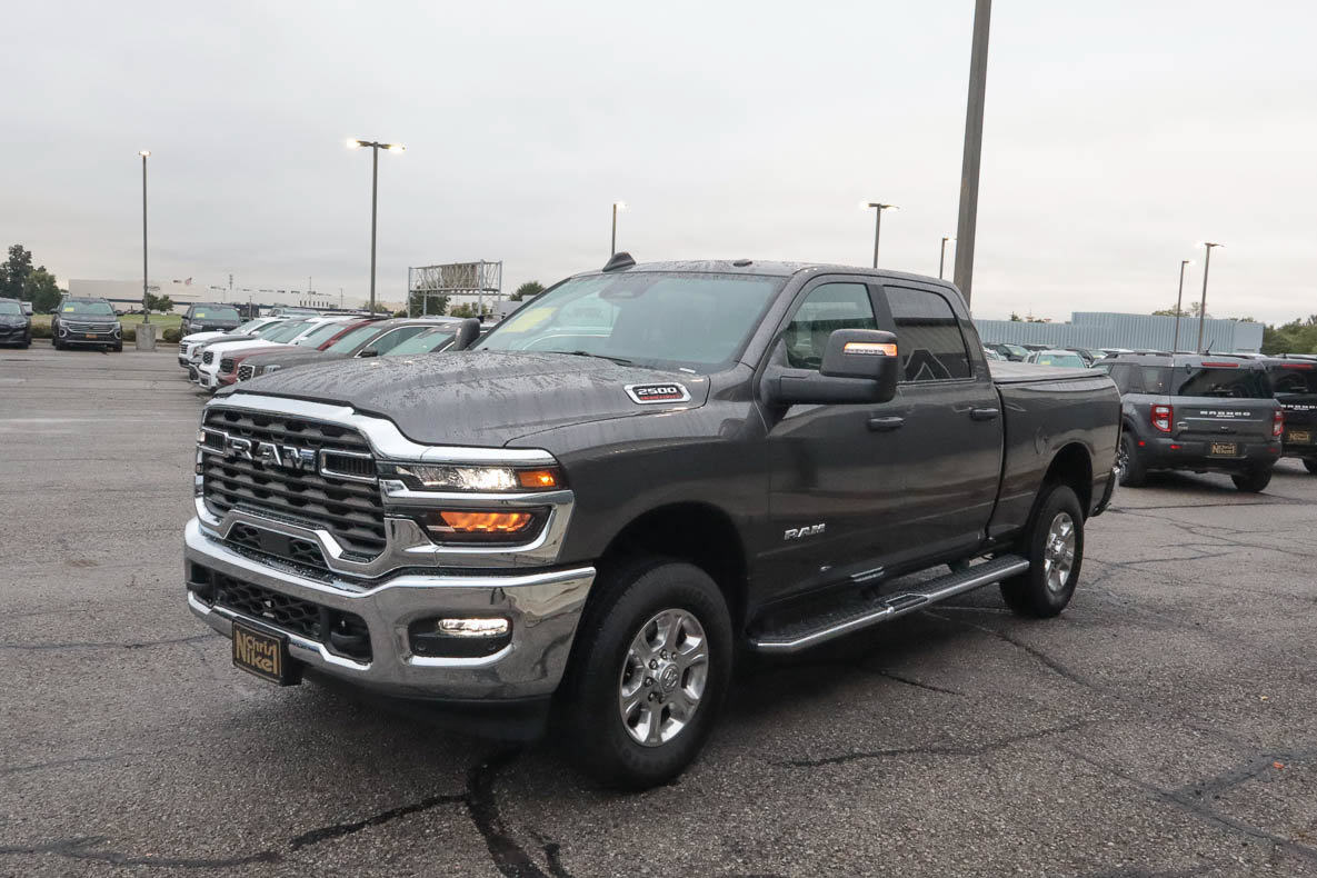 Used 2026 RAM 2500 Big Horn AWD/4WD image 3