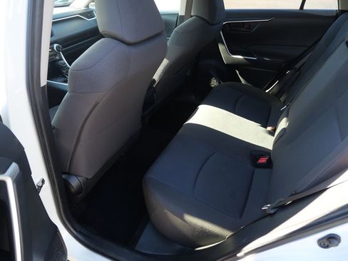 Used 2019 Toyota RAV4 LE image 21