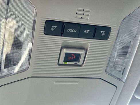 Used 2025 Toyota RAV4 XLE AWD/4WD image 32