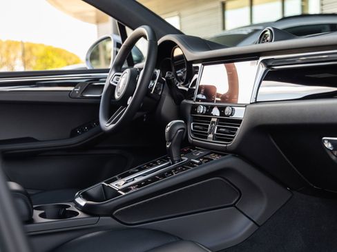 Certified 2026 Porsche Macan AWD/4WD image 49