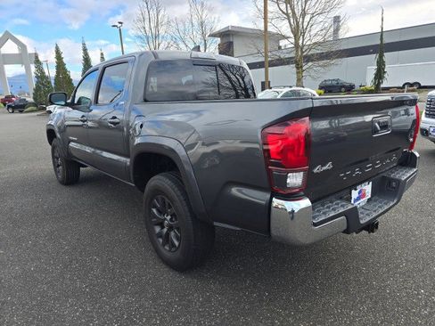 Used 2020 Toyota Tacoma SR5 AWD/4WD image 5