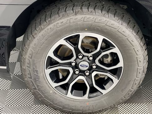 Used 2024 Ford Expedition XLT AWD/4WD image 11