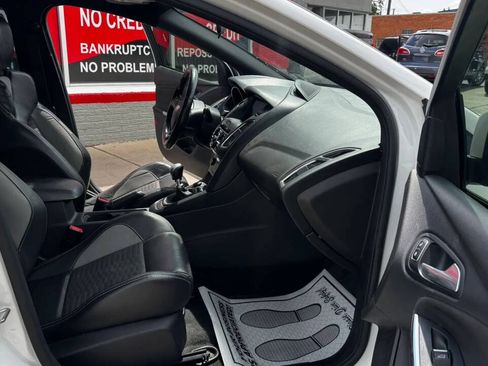 Used 2018 Ford Focus ST w/ Equipment Group 401A FWD image 15