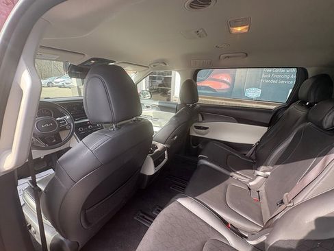 Used 2024 Kia Carnival LX image 23