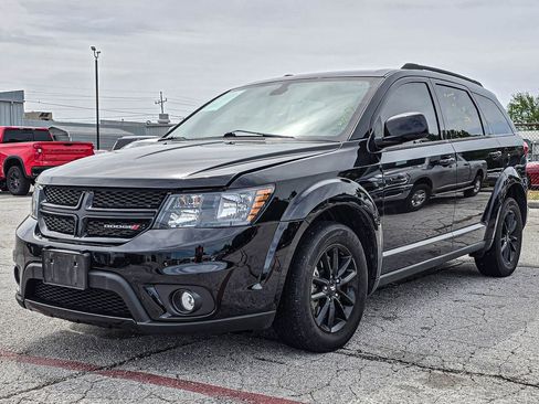 Used 2019 Dodge Journey SE w/ Premium Group FWD image 3