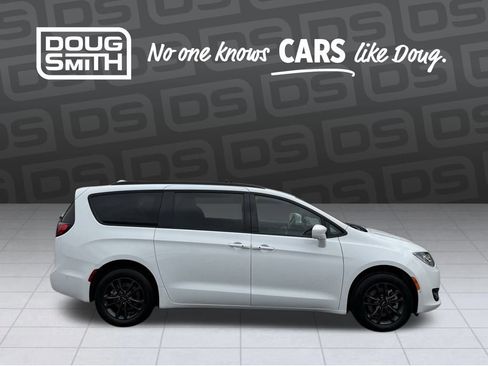 Used 2020 Chrysler Pacifica Touring-L w/ Advanced Safetytec Group image 6