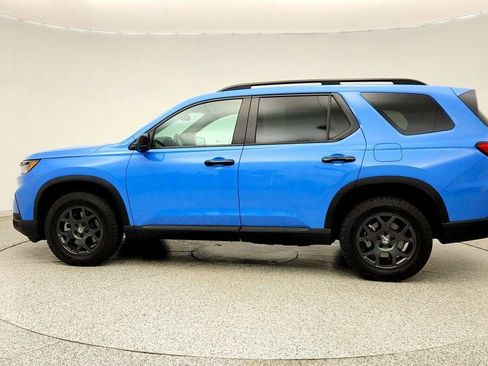 Used 2025 Honda Pilot TrailSport image 8