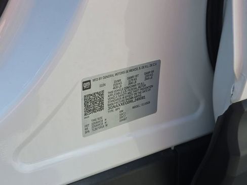Used 2024 Chevrolet Equinox Premier AWD/4WD image 35
