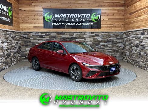 Certified 2025 Hyundai Elantra Limited w/ Cargo Package image 1