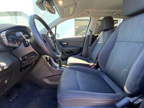 Used 2019 Chevrolet Trax LT FWD image 10