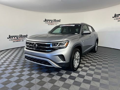 Used 2022 Volkswagen Atlas Cross Sport SE image 1