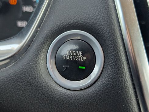 Used 2018 Chevrolet Traverse LT FWD image 16