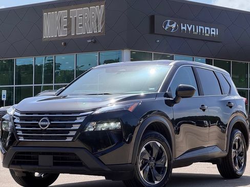 Used 2024 Nissan Rogue SV FWD image 1