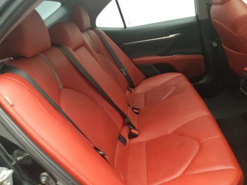 Used 2018 Toyota Camry XSE image 19