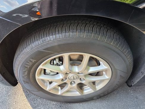 Used 2025 Chrysler Pacifica Select FWD image 4