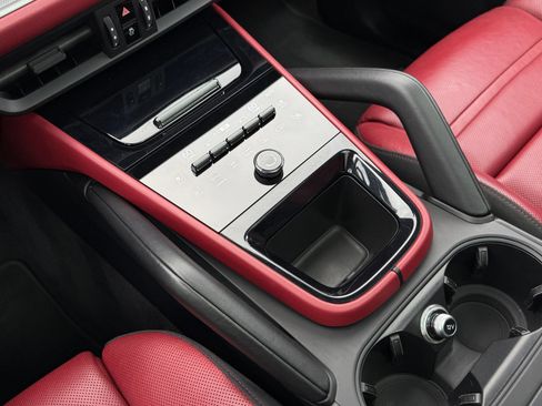 Certified 2024 Porsche Cayenne S AWD/4WD image 23