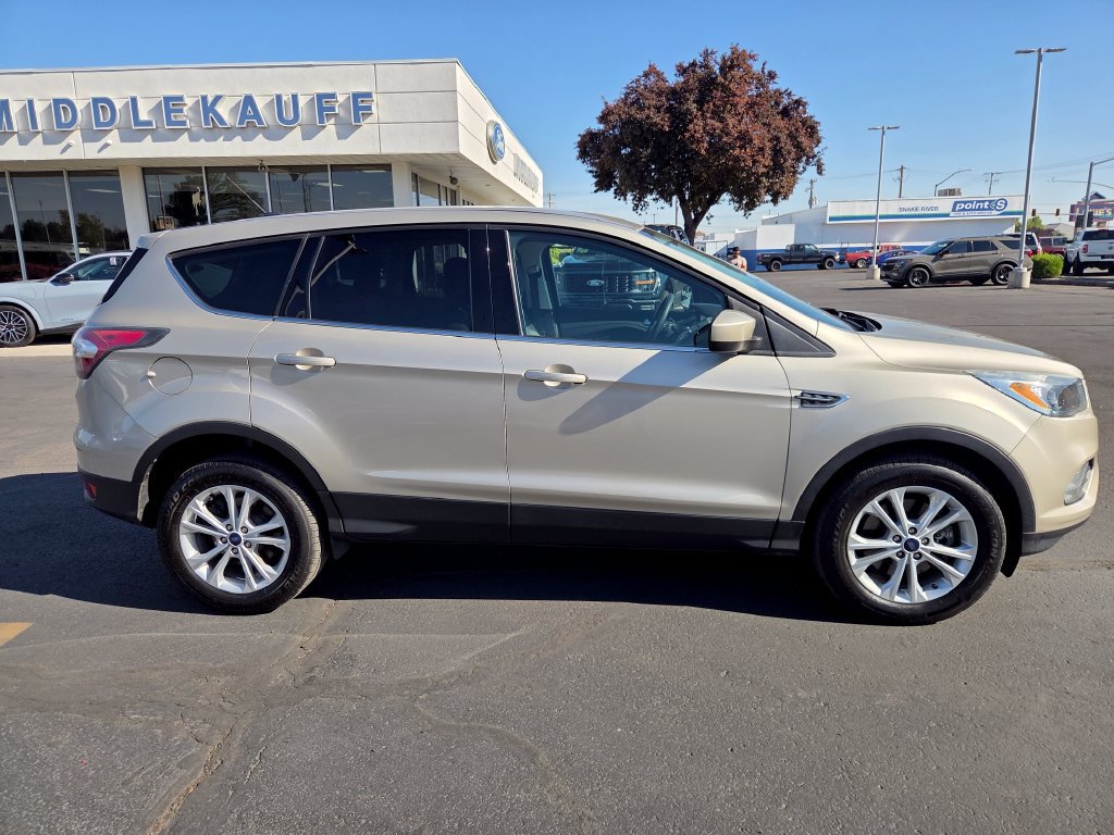 Used 2017 Ford Escape SE AWD/4WD image 2