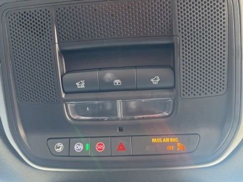 Used 2025 GMC Acadia Elevation w/ Elevation Premium Package AWD/4WD image 14